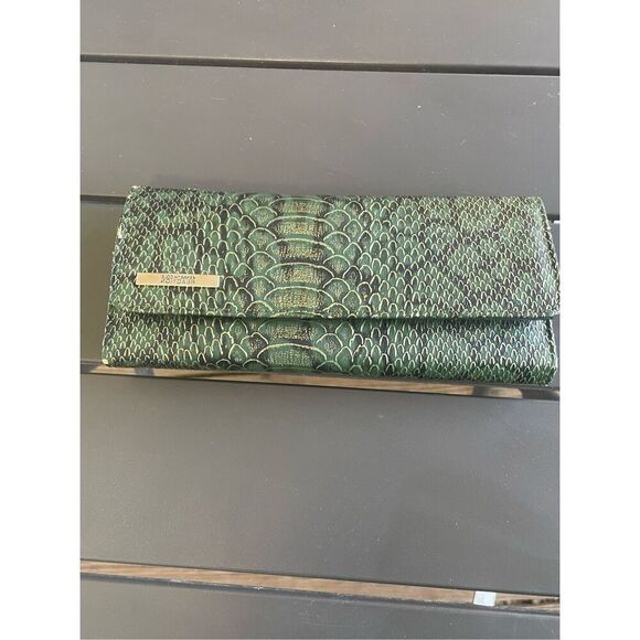 NWT Kenneth Cole Reaction Snake Print Elongated Clutch Green/ Black / Coin Purse - Picture 7 of 10